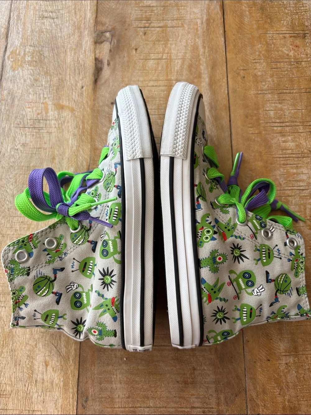 Converse Kids High-Top Sneakers in Green with Alien Print size 1
